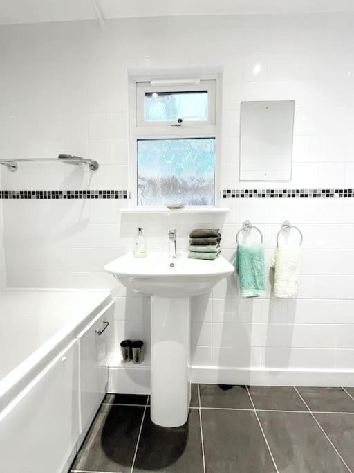 White Eden - Explore Cornwall From A Comfy Central Appartment St. Austell Eksteriør bilde